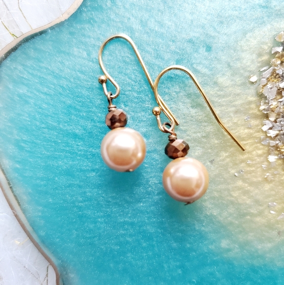 Single gold bead handmade earrings - Picture 2 of 4